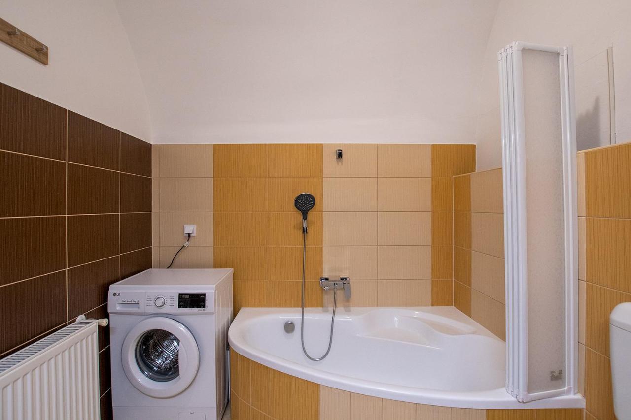 Zora Lak Apartment Шопрон Екстериор снимка